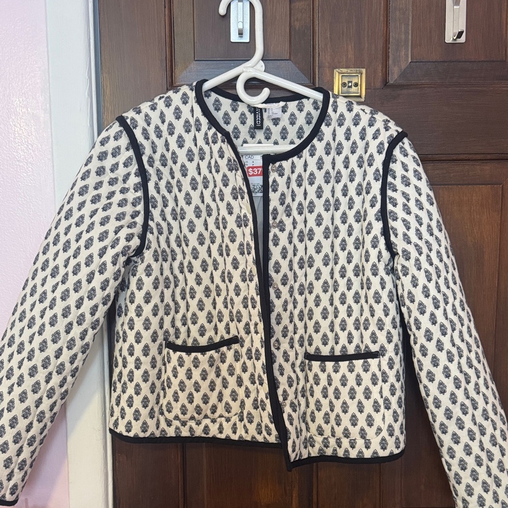 H&M Black and White Patterned Puffer Jacket
